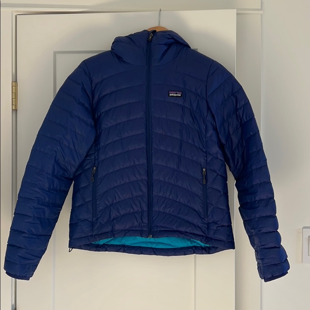 Patagonia Women’s M purple down jacket w hood